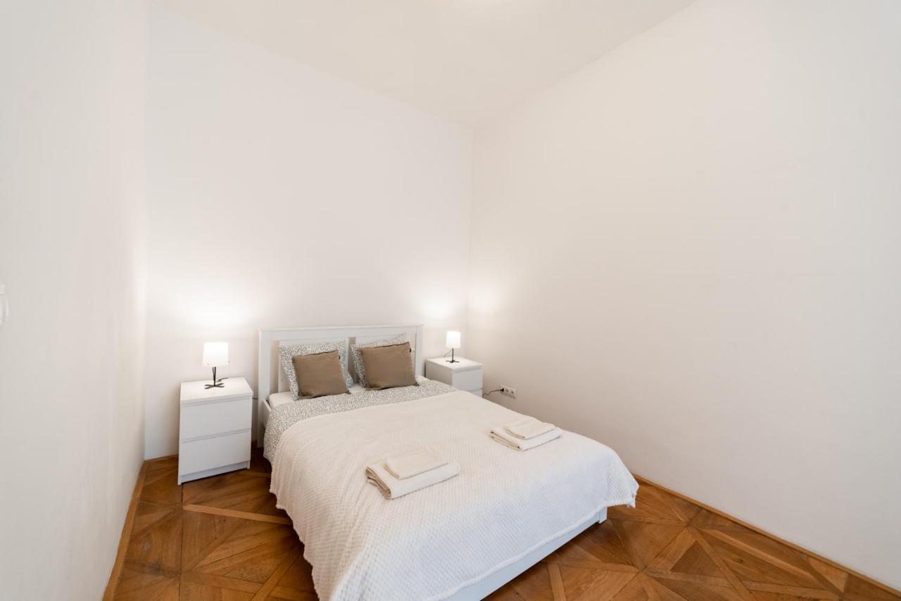 Exclusive Apartment Near Kafka'S Head Прага Экстерьер фото